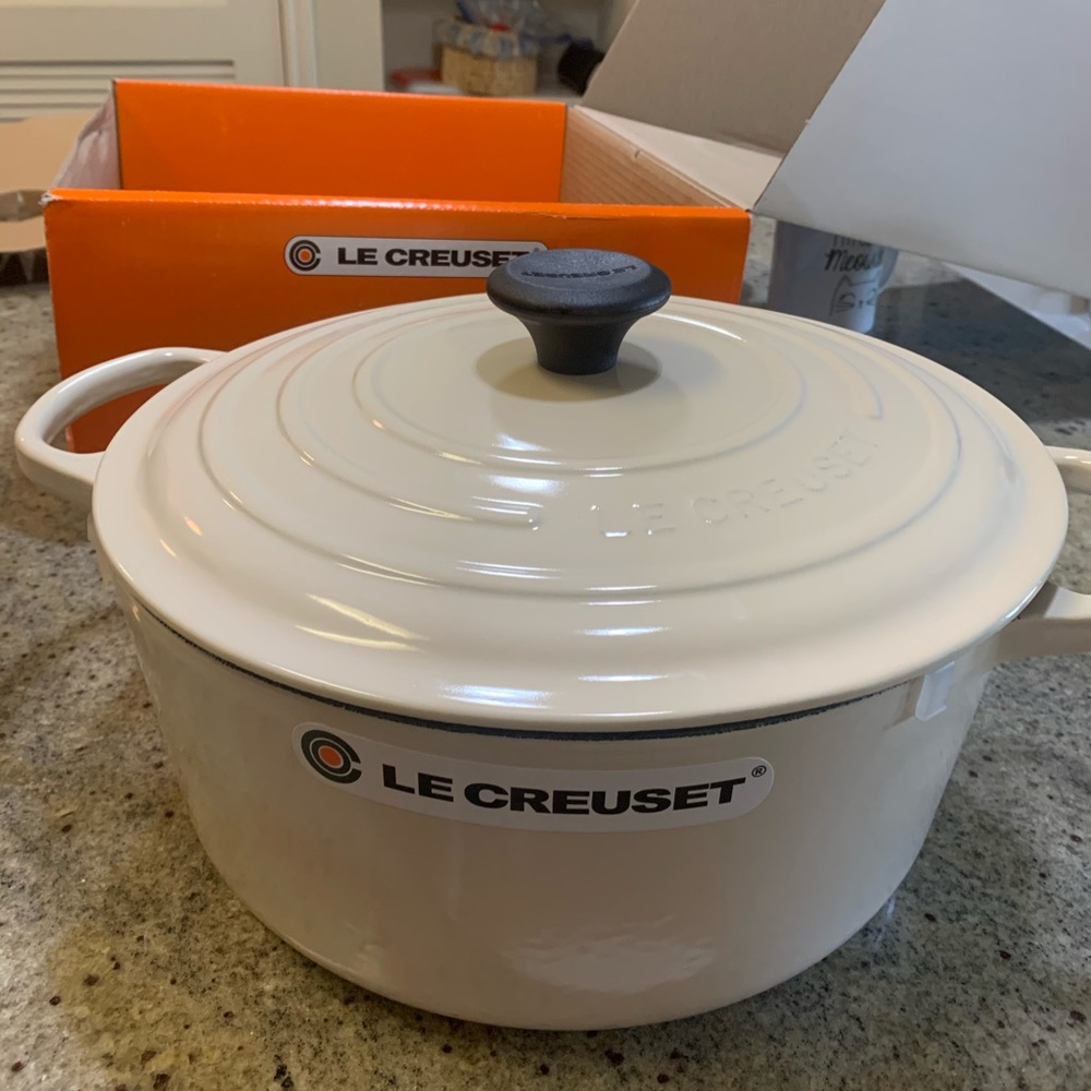 Le Creuset Cream Dutch Oven - 7.25 qt